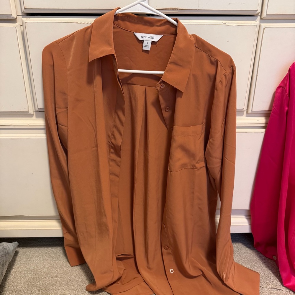 NWOT silk Nine West button up top